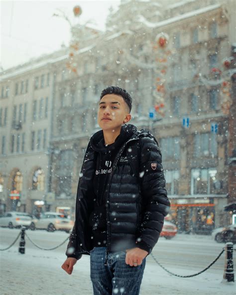 Man In Snow Photos, Download The BEST Free Man In Snow Stock Photos ...