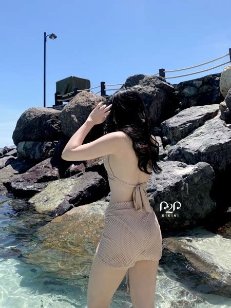 Bikini 3 mảnh áo tam giác khoen tròn quần kèm váy cột dây P2P Bikini Thương hiệu đồ bơi nữ