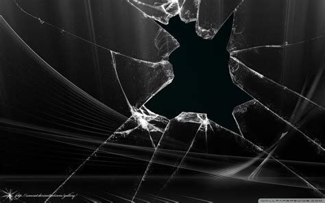 Разбитое стекло. Основной цвет обоев: Чёрный
