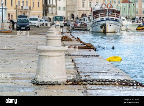 Bollards Chain Hi Res Stock Photography And Images Alamy