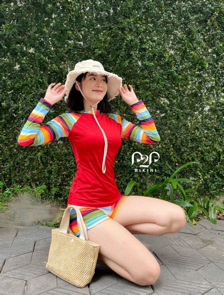 NEW ARRIVAL Đồ bơi tay dài quần short họa tiết kẻ sọc P P Bikini Thương hiệu đồ bơi nữ