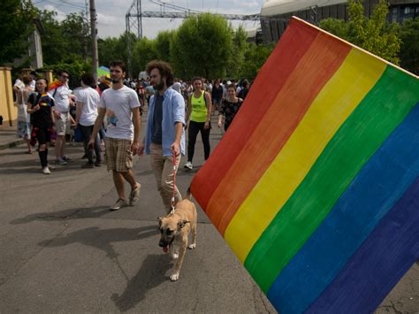 Cum a fost la marșul pentru drepturile gay din Cluj pe care Primăria s a chinuit să l oprească