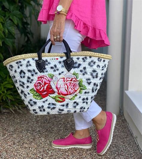 Outfits With Pink Sneakers – 20 Ways To Wear Pink Sneakers – Branded Girls