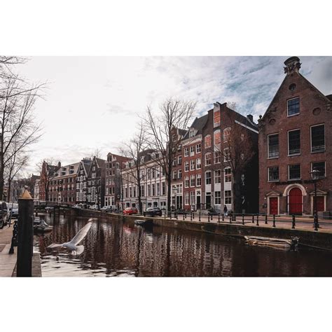 Oudezijds Voorburgwal Amsterdam Centre ⠀ The Oudezijds Voorburgwal