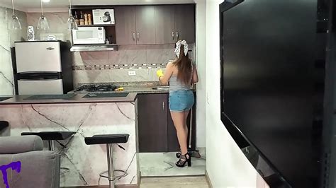 Milf Peituda Sexy Empregada Recebe Limpeza Tes O Me Masturba Chupa Meu Pau E Engole Meu