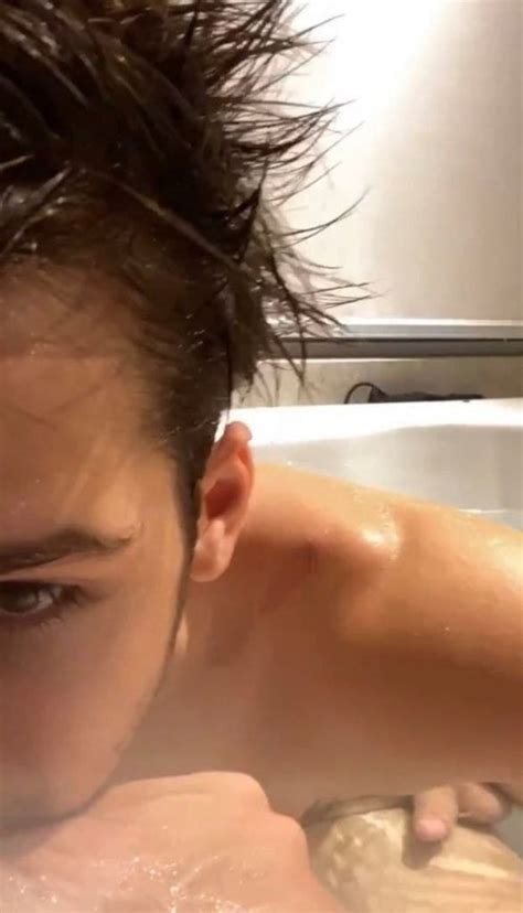 CAIU NA NET João Guilherme vaza o próprio nude no instagram