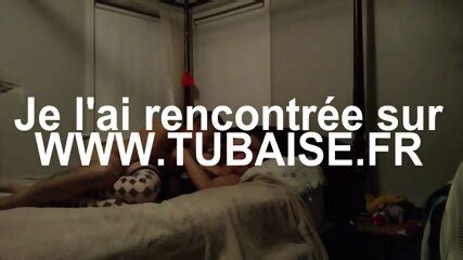 Madame En Petite Tenue De Lingerie Attend Son Mari