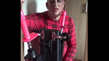 crossdresser bisexual deja que el juguete lo folle mientras lo prueba después parte 1 XVIDEOS