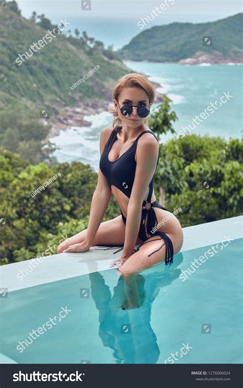Sexy Fitness Model Bikini Swiming Pool Stock Photo 1276006024 Shutterstock