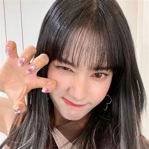 Pin Em ୨⎯ 𝘚𝘛𝘈𝘠𝘊 ⎯୧ Garotas Mulher Mulheres