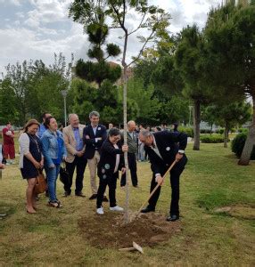 UPACE San Fernando planta tres árboles como símbolo de sus 40 años de