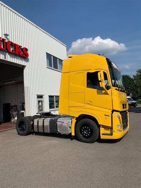 Projektfahrzeug von Acargo GmbH für Trucker Babe Jana Volvo FH new Uhl Trucks Blog