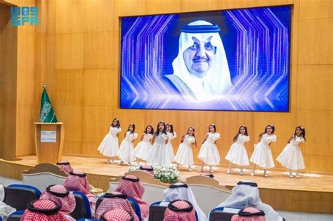 أمير الشرقية يدشن 18 مشروعاً تعليمياً ويفتتح مبنى التعليم الجديد