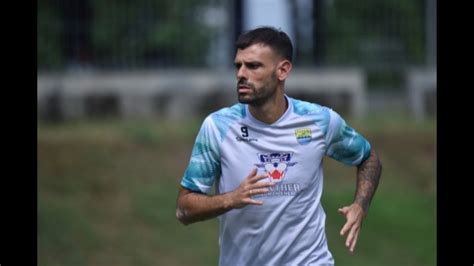 Foto Persib Vs Madura United Tyronne Siap Debut Dengan Pangeran Biru