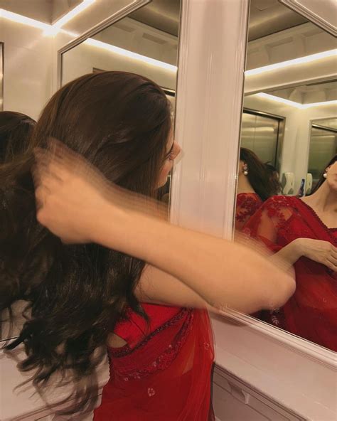 Zubab Rana Sets Hearts Ablaze In Red Hot Chiffon Saree Lens