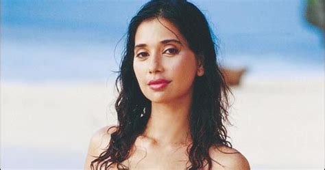 Koleksi Foto Hot Dan Seksi Ayu Azhari Naviri Magazine