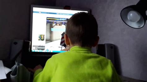 Как мой брат играет в комп - YouTube