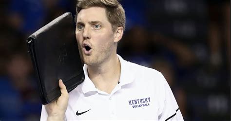 L Entra Neur De Volleyball Gay Anders Nelson Dirige Le Nouveau Programme Universitaire De