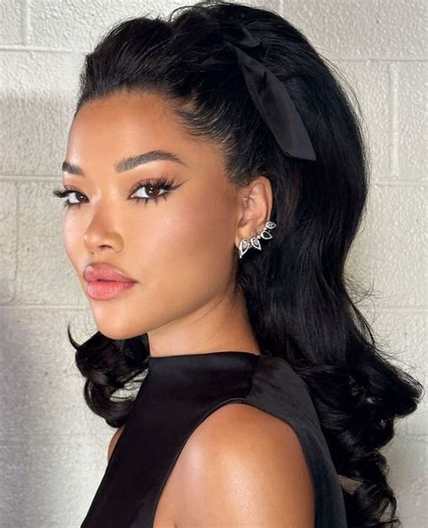 Ways To Wear Nude Eyeshadow From Everyday Glam To Dramatic Looks