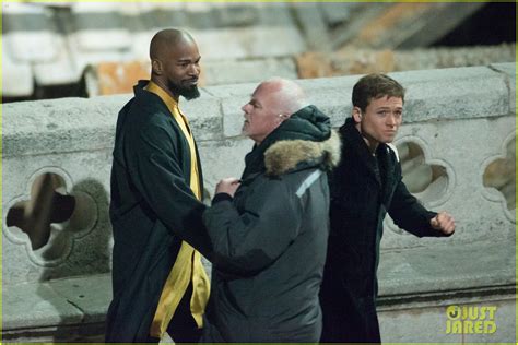 Photo Taron Egerton Jamie Foxx Robin Hood Night Scenes 08 Photo