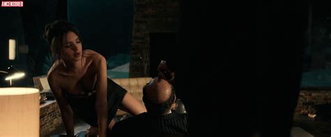 Naked Emily Ratajkowski In Lying And Stealing