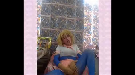 HANDJOB SESSIONS EPISODE BLONDE AFRO HAIR BITCH GETS A BIG SHE LIKES TO TOUCH THAT