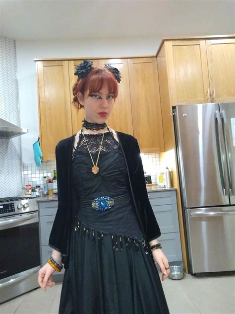 Influencers are showing off short hair and fringe on social media 5