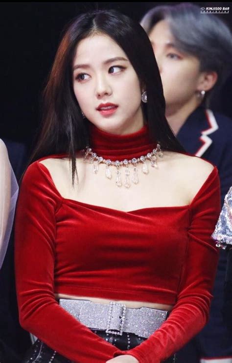 10 Times Blackpink S Jisoo Was An Ethereal Shoulder Line Queen In Off