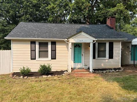 304 Huss St Lincolnton Nc 28092 17 Photos Movoto