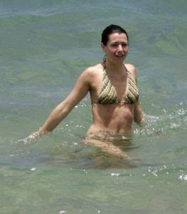 Sexy Alyson Hannigan Bikini Photos ThBlog