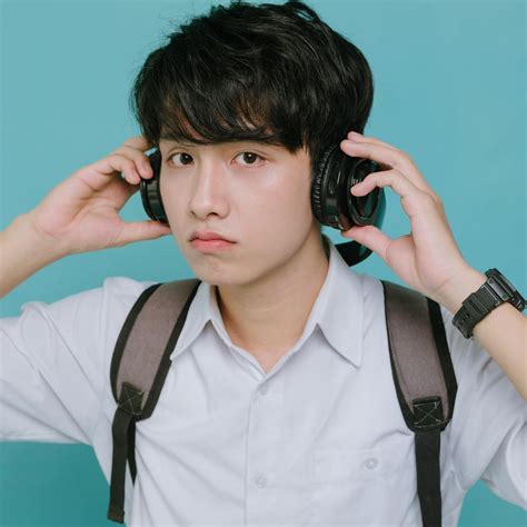 Ảnh hot boy đeo tai nghe Kỷ Nguyên Làm Đẹp