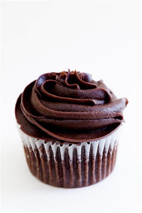 The Best Chocolate Cream Cheese Frosting Cupcake Project