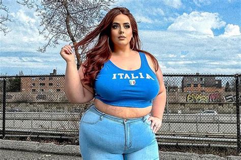 Size 22 model showcases stretch marks and fans say she's 'curved to