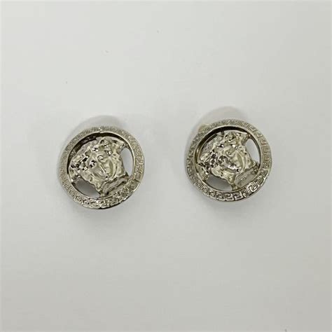 Gianni Versace ジャンニヴェルサーチ イヤリング メデューサ 箱 袋付き シルバーカラー A9122その他｜売買された