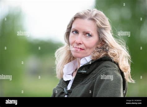 Femme De Cinquante Ans Blonde Banque De Photographies Et Dimages Haute R Solution Alamy