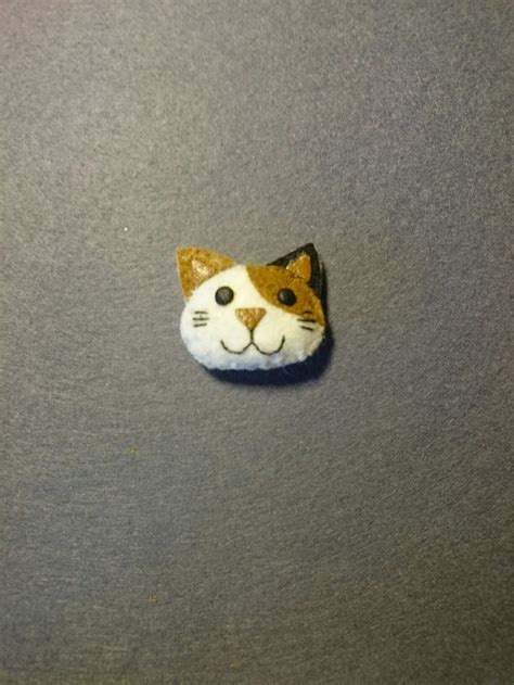 Котик из фетра | Animals, Insects, Enamel pins