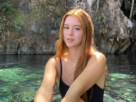 9 Hot Sexy Amanda Araujo Bikini Pics