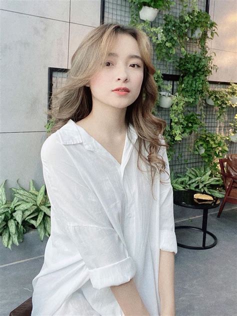 Hot girl thị phi tự nhận đẹp hơn Lisa bị tố thả thính quản lý có người yêu nhưng loạt tình