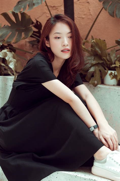 Hot girl VTV nói 7 thứ tiếng Khánh Vy 1 tháng tiêu 60 triệu 19 tuổi đã mua đất xe hơi