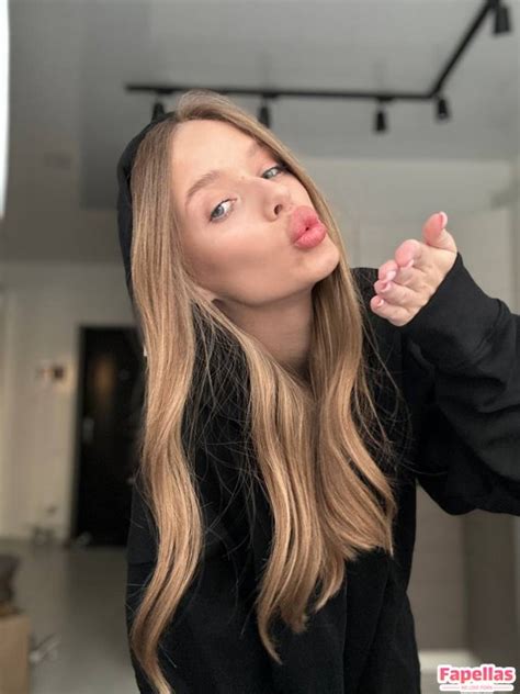 Valerie Flor Aka Valerieflor Aka Valeriefloresa Nude Leaks OnlyFans