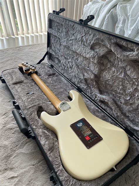 Fender Elite Stratocaster SSS, Hobbies & Toys, Music & Media, Musical ...