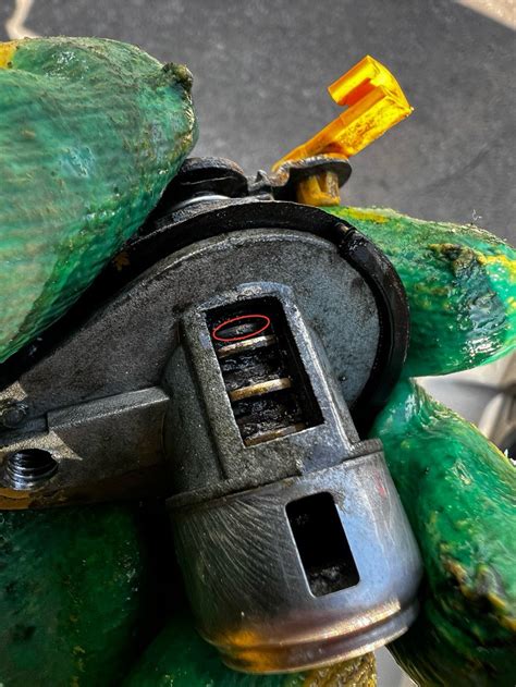 Замок багажника — Hyundai Accent (2G), 1,5 л, 2009 года | своими руками ...