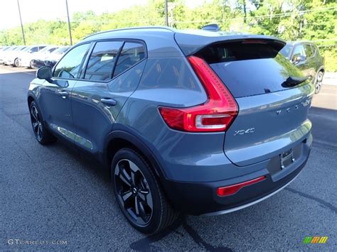 Thunder Grey Metallic Volvo Xc T Momentum Awd Photo