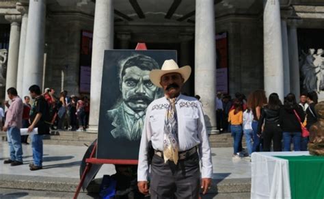 Campesinos Regresan A Bellas Artes A Protestar Contra Pintura De Zapata Gay