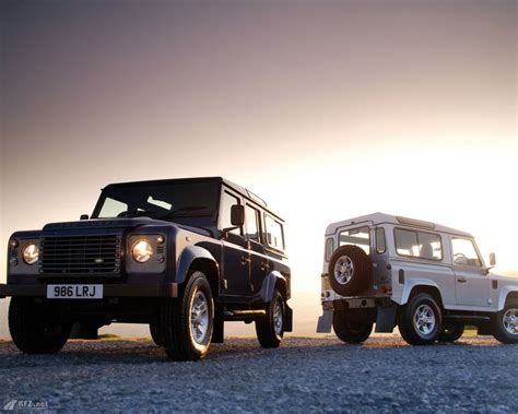 Land-Rover Defender Fotos. Seit 1948 ein der Kult Geländewagen