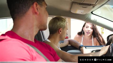 Babe Trans Latina Spitroast Beau Gosse Russe Avec Une Nana Aux Gros Seins