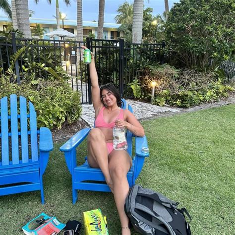 Hot Sexy Emlyn Bikini Pics