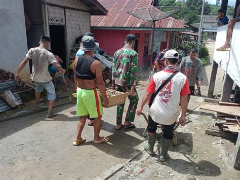 Bantu Atasi Kesulitan Warga Satgas Pamtas Yonif Mekanis Wns