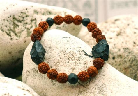 Браслет из Рудракши ᐈ Сколы [Черный агат] 20 Бусин ≣ Индия