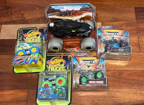 LOT HOT WHEELS Monster Trucks Glow In The Dark Twin Mill Monster Jam Batman 1 24 EUR 69 92